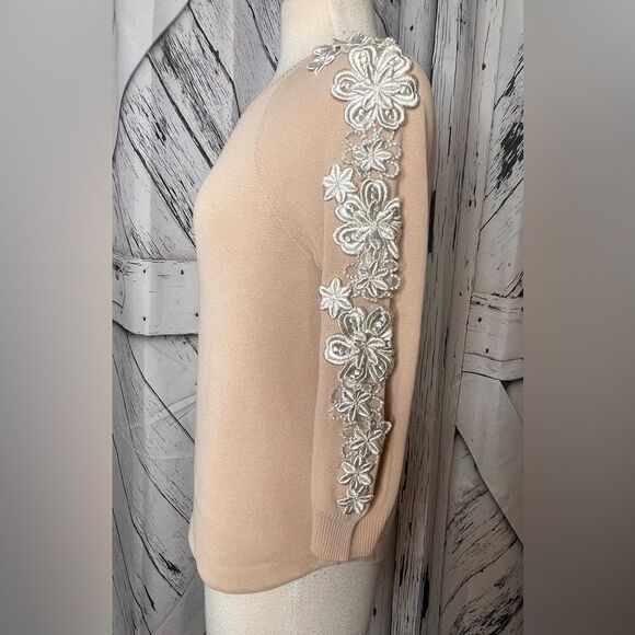 J Crew Tan Cotton Sweater White Lace Appliqués on Sleeve Size S - Picture 3 of 7